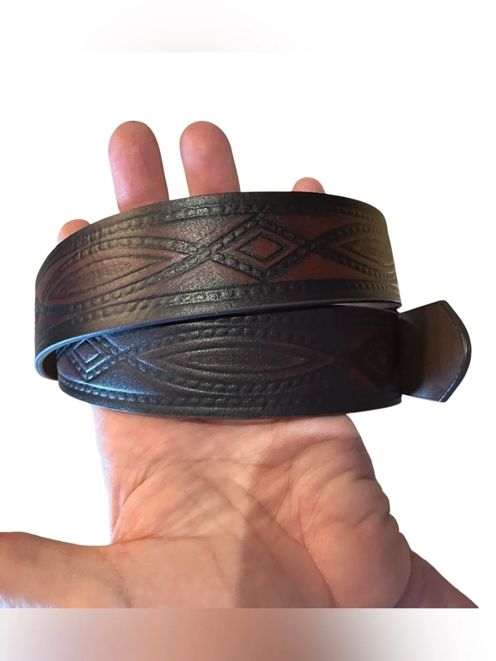 Wrangler Men’s Size 40 Tooled Dark Brown Leather Belt with Brass Buckle